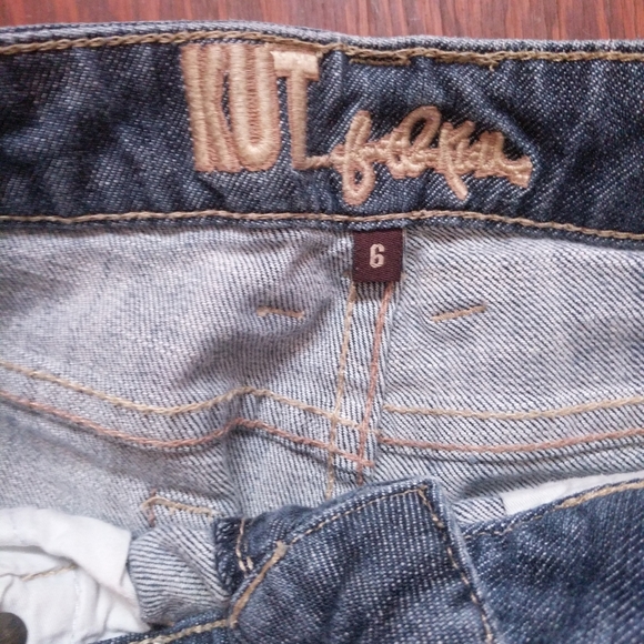 Kut From the Kloth Medium Wash Flare Jeans 6 - Picture 4 of 11